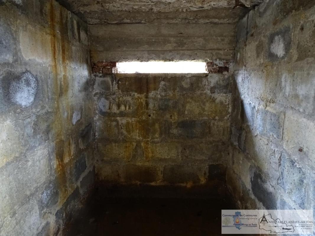 L'intérieur du bunker de tir