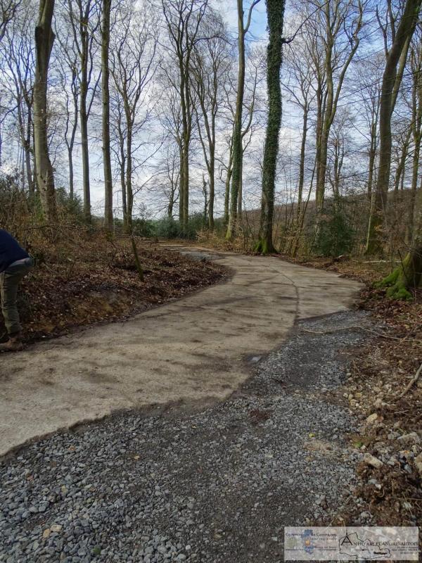 La piste bétonnée en direction de la rampe de lancement
