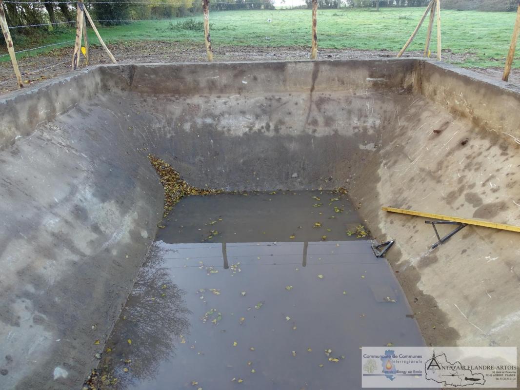 La cuve à eau, dernier vestige du site