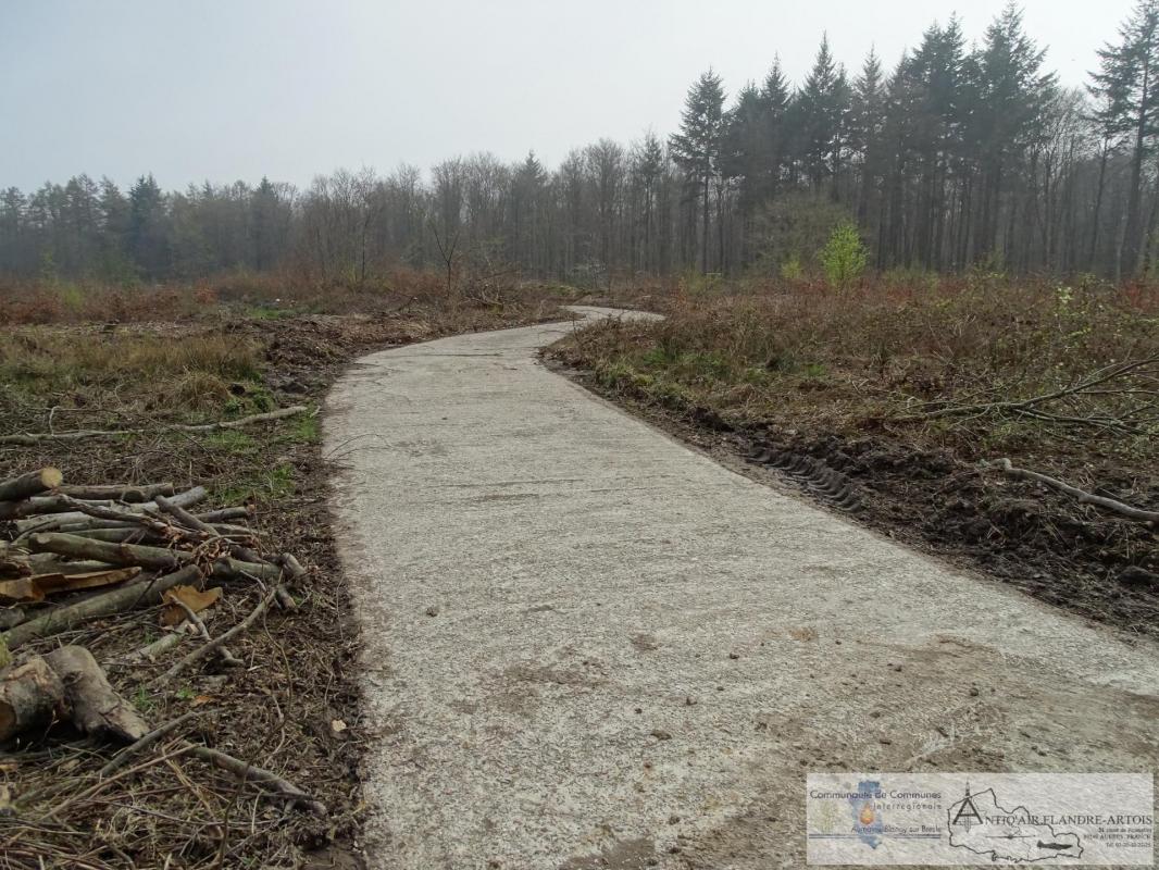 L'une des pistes bétonnées de la base